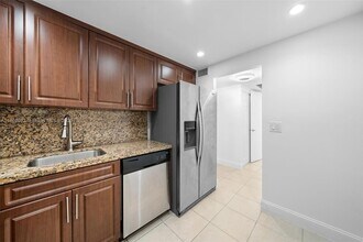 401 Golden Isles Dr, Unit 406 in Hallandale Beach, FL - Building Photo - Building Photo