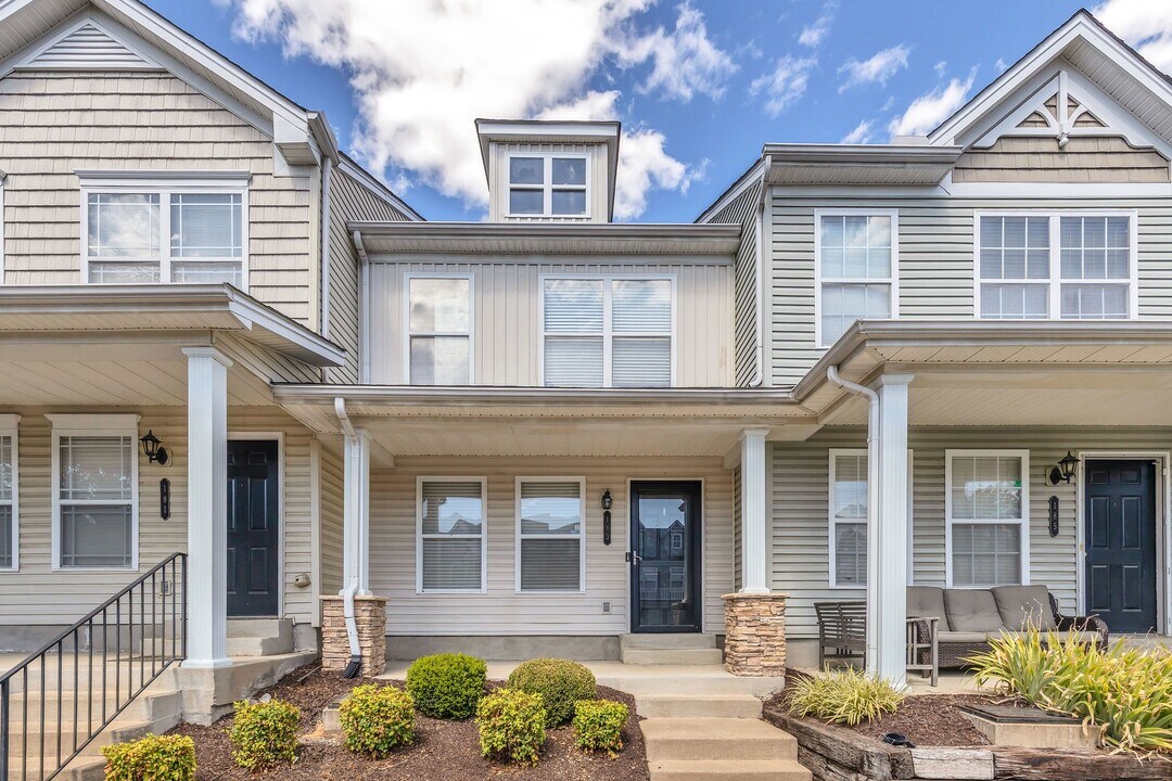 1382 Rural Hill Rd in Antioch, TN - Foto de edificio