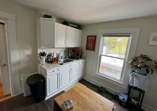 94 River St, Unit 3 in Cambridge, MA - Foto de edificio - Building Photo