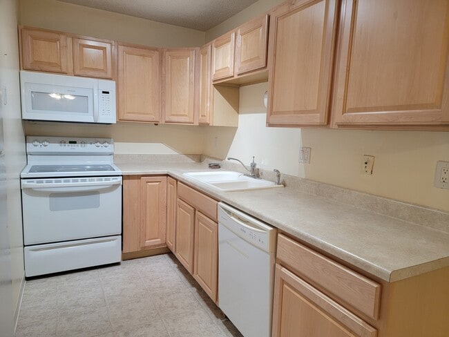 2047 Jason Dr, Unit A in Huntingdon Valley, PA - Foto de edificio - Building Photo