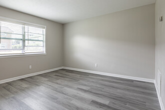 Tara Woods Apartments in Jonesboro, GA - Building Photo - Interior Photo