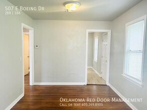 507 E Boeing Dr in Midwest City, OK - Building Photo - Building Photo