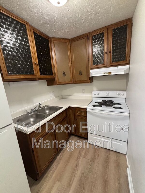 property at 709 W 6th Ave