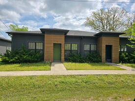 309 S Pine St in Bryant, AR - Building Photo