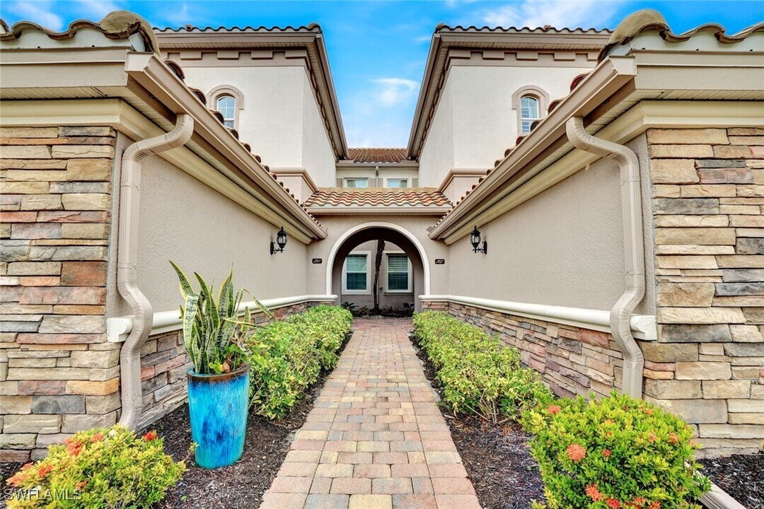 8839 Nautical Landing Cir in Naples, FL - Building Photo