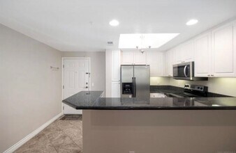 9253 Regents Rd in San Diego, CA - Building Photo - Building Photo