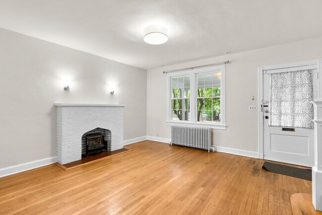 2432 Tunlaw Rd NW in Washington, DC - Building Photo - Building Photo