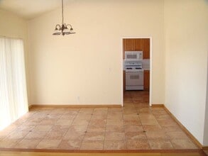 15790 Midwood Dr in Los Angeles, CA - Foto de edificio - Building Photo