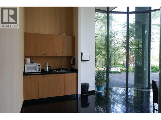 1331 W Georgia St in Vancouver, BC - Building Photo - Building Photo