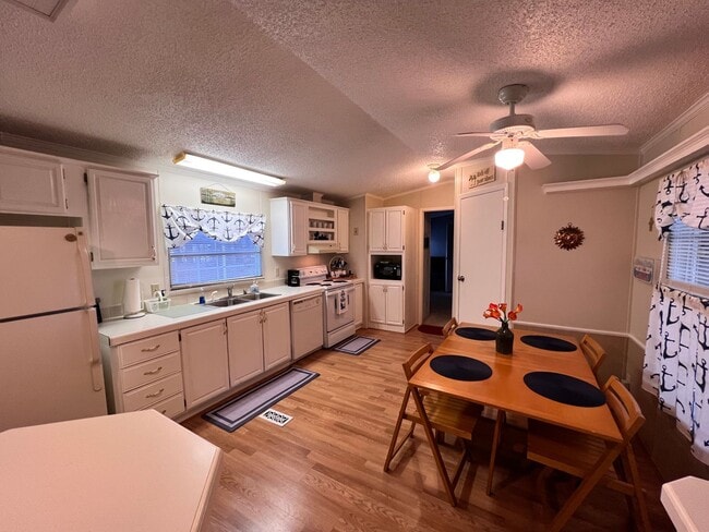 675 Hawthorne Dr in Bracey, VA - Building Photo - Building Photo