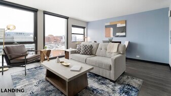 1922 W Ogden Ave, Unit 909 in Chicago, IL - Building Photo