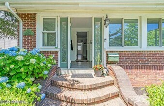 208 E Bergen Pl in Red Bank, NJ - Building Photo - Building Photo