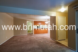 4836 Highland Cir in Holladay, UT - Building Photo - Building Photo