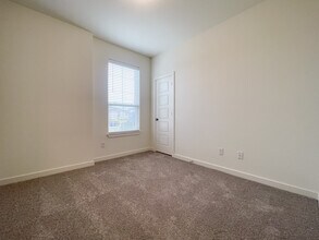 6912 Llano Dr in China Spring, TX - Building Photo - Building Photo