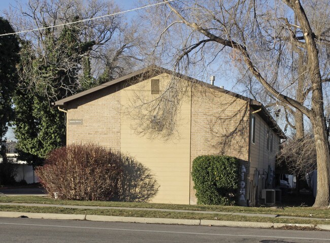 Bristle Pines Apartments in Salt Lake City, UT - Building Photo - Building Photo