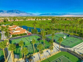 319 Vista Royale Dr in Palm Desert, CA - Building Photo - Building Photo