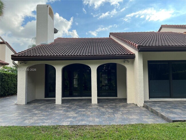 9331 NW 48th Doral Terrace in Doral, FL - Building Photo - Building Photo