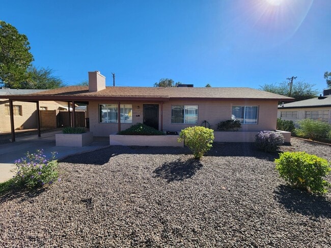 property at 1315 E Lemon St