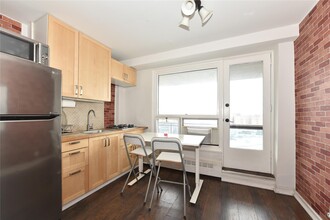 97-7 63rd Rd in Queens, NY - Foto de edificio - Building Photo