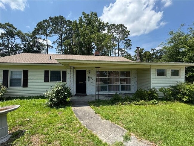 property at 1809 E Derenne Ave