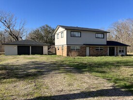 2708 County Road 686 in Brazoria, TX - Building Photo