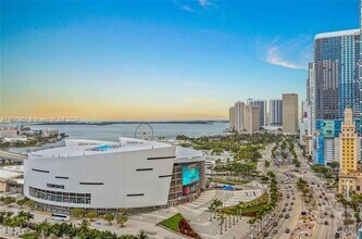 900 Biscayne, Unit 501 in Miami, FL - Foto de edificio - Building Photo