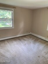 9 Augusta Ct in Clifton Park, NY - Building Photo - Building Photo