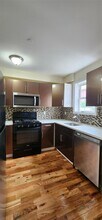 190-25 Dormans Rd in Queens, NY - Building Photo - Building Photo