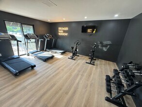 Hazelwood Forest Apartments in Hazelwood, MO - Foto de edificio - Building Photo