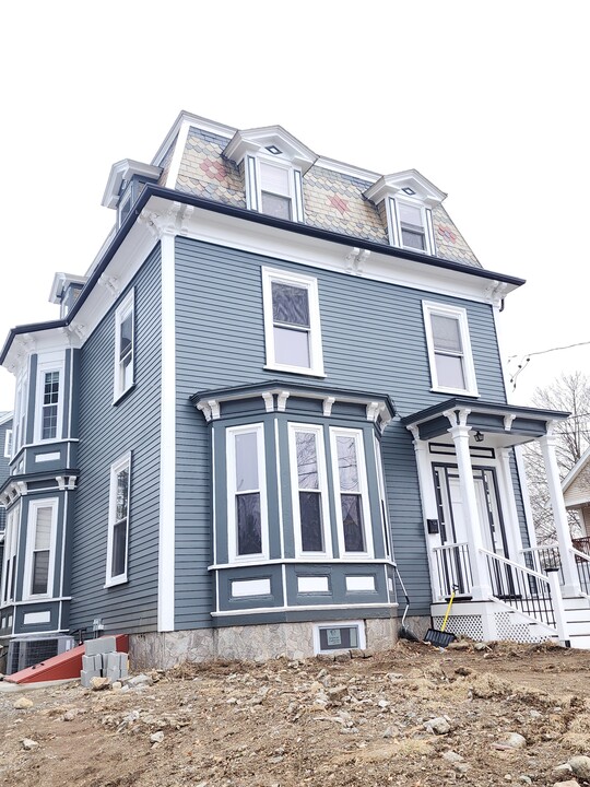 80 Hovey St in Watertown, MA - Building Photo