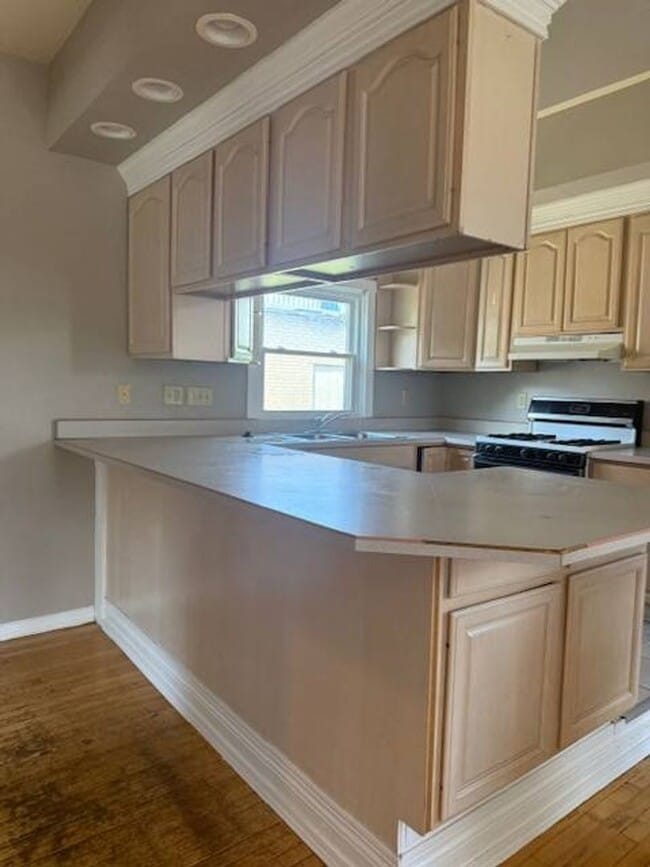 2032 W Michigan St in Milwaukee, WI - Building Photo - Building Photo
