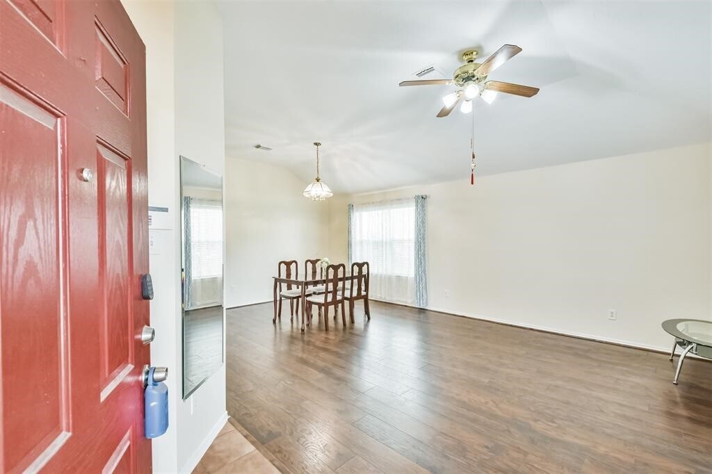 2205 Day Dr in Pearland, TX - Building Photo