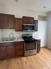 1734 W Division St, Unit 3F in Chicago, IL - Foto de edificio - Building Photo