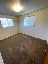 32000 Pineway Rd in Lebanon, OR - Building Photo - Building Photo