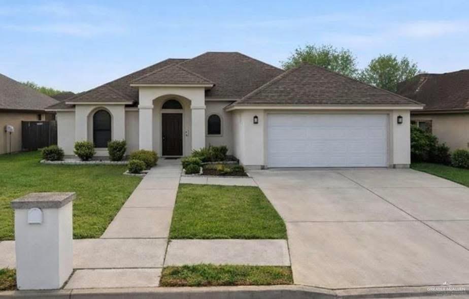 1 South Dr in Pharr, TX - Building Photo