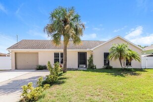 16136 Villa Dr in Hudson, FL - Building Photo