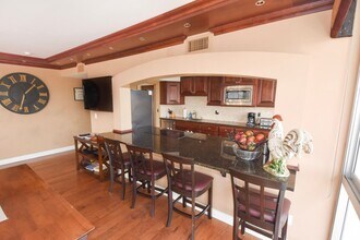 1770 Avenida Del Mundo in Coronado, CA - Foto de edificio - Building Photo