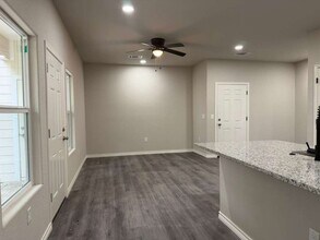 7610 Windsor Oaks in San Antonio, TX - Building Photo - Building Photo