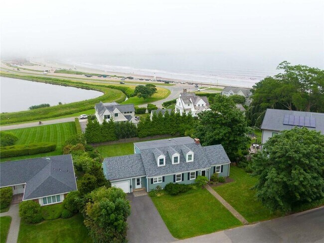 236 Eustis Ave in Newport, RI - Building Photo - Building Photo
