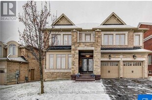 10 Fort Williams Dr in Brampton, ON - Building Photo