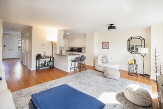 10238 Arizona Cir in Bethesda, MD - Building Photo - Building Photo