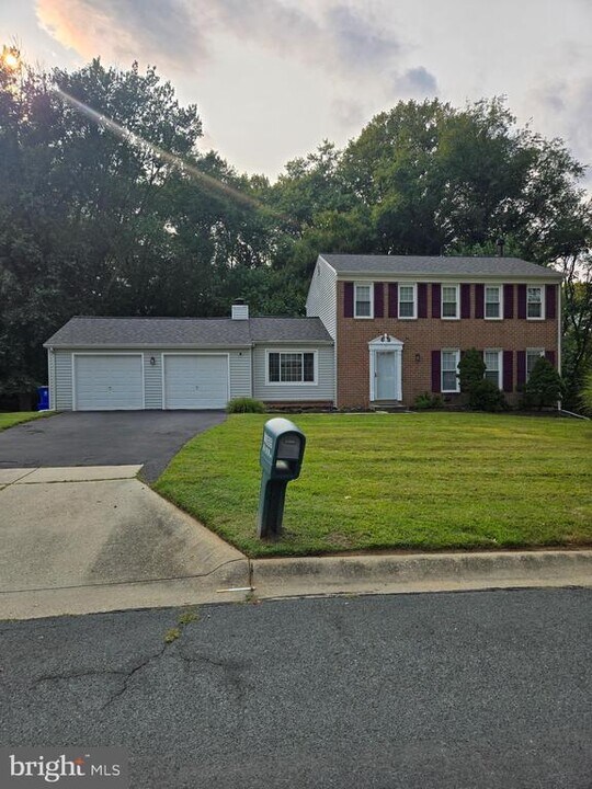 15069 Joshua Tree Rd in North Potomac, MD - Building Photo