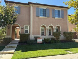 602 W Gravino Dr in Tracy, CA - Building Photo