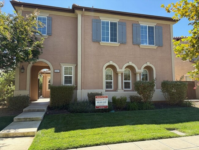 property at 602 W Gravino Dr