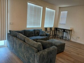 7811 Silver Pond Wy in Antelope, CA - Building Photo - Building Photo