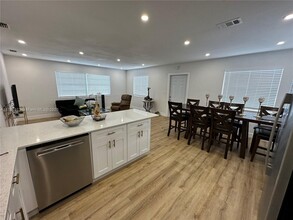 1185 NW 51st St in Miami, FL - Foto de edificio - Building Photo