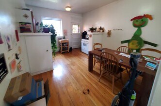 2068 W Hutchinson St in Chicago, IL - Building Photo - Building Photo