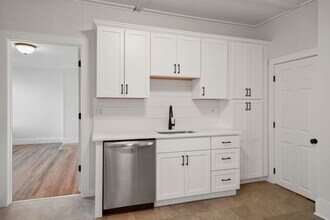 17 Granite St in Saratoga Springs, NY - Building Photo - Building Photo