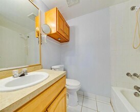 505 S Pine Island Rd, Unit 302B in Plantation, FL - Building Photo - Building Photo