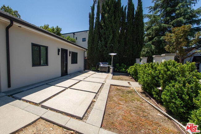 5346 Buffalo Ave in Los Angeles, CA - Building Photo - Building Photo